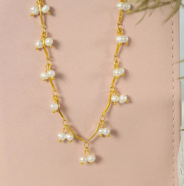 Gold_Pearl_Charm_Necklace_For_Women